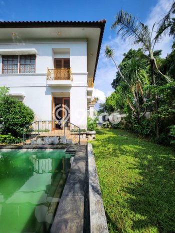 Hunian Mewah LB 500m2 Siap Pakai Desain Elegan di Simprug, Jakarta Selatan Hunian Mewah LB 500m2 Siap Pakai Desain Elegan di Simprug, Jakarta Selatan