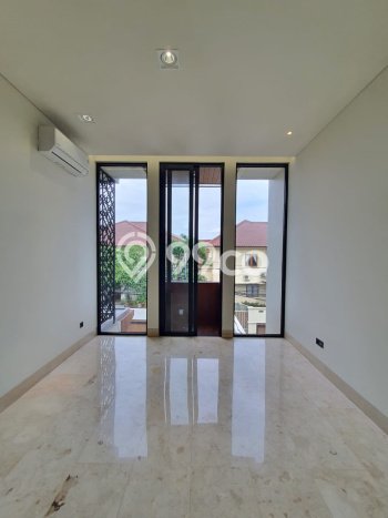 Dijual Rumah Luas Megah Dengan View Eksklusif di Kemang, Jakarta Selatan Dijual Rumah Luas Megah Dengan View Eksklusif di Kemang, Jakarta Selatan