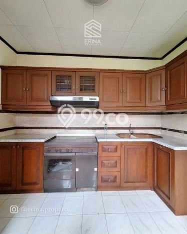 Siap Huni Hunian Elit 5 Kamar di Tebet Dekat ke Mana Saja Siap Huni Hunian Elit 5 Kamar di Tebet Dekat ke Mana Saja