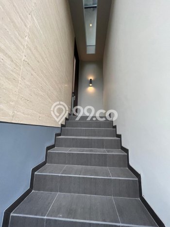 UNIT LANGKA! Rumah di Lebak Bulus, 3 KT, View Kota, LT 139m² LB 263m² UNIT LANGKA! Rumah di Lebak Bulus, 3 KT, View Kota, LT 139m² LB 263m²