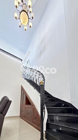 Siap Huni Hunian Elit 5 Kamar di Kebayoran Baru Dekat ke Mana Pun Siap Huni Hunian Elit 5 Kamar di Kebayoran Baru Dekat ke Mana Pun