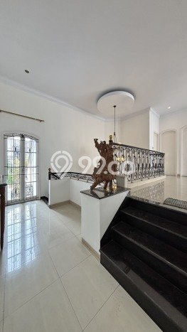Siap Huni Hunian Elit 5 Kamar di Kebayoran Baru Dekat ke Mana Pun Siap Huni Hunian Elit 5 Kamar di Kebayoran Baru Dekat ke Mana Pun