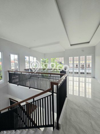 Dijual Murah Rumah dengan 4 Kamar Tidur dan 4 Kamar Mandi di Area Lebak Bulus, Jakarta Selatan Dijual Murah Rumah dengan 4 Kamar Tidur dan 4 Kamar Mandi di Area Lebak Bulus, Jakarta Selatan