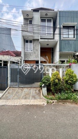 Rumah Elit Modern Tanpa Renovasi di Pondok Indah Jakarta Selatan Rumah Elit Modern Tanpa Renovasi di Pondok Indah Jakarta Selatan
