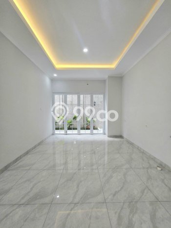 Dijual Murah Rumah dengan 4 Kamar Tidur dan 4 Kamar Mandi di Area Lebak Bulus, Jakarta Selatan Dijual Murah Rumah dengan 4 Kamar Tidur dan 4 Kamar Mandi di Area Lebak Bulus, Jakarta Selatan