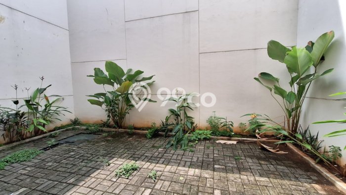 Rumah Elit Modern Tanpa Renovasi di Lebak Bulus Jakarta Selatan Rumah Elit Modern Tanpa Renovasi di Lebak Bulus Jakarta Selatan