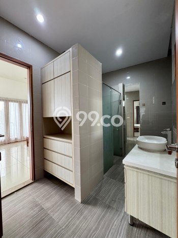 Rumah Elit LB 350m2 Siap Pakai Desain Elegan di Pangkalan Jati, Depok Rumah Elit LB 350m2 Siap Pakai Desain Elegan di Pangkalan Jati, Depok