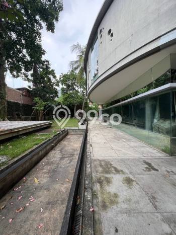 Unit Komersial Dijual di Jakarta Selatan LT 1696m2 & LB 1044m2 Unit Komersial Dijual di Jakarta Selatan LT 1696m2 & LB 1044m2