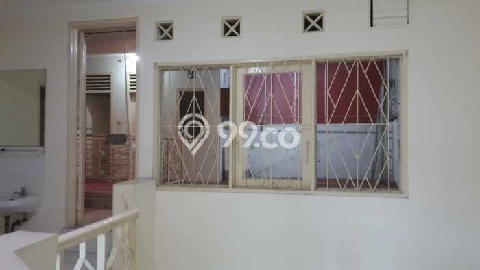 Rumah Nyaman dengan 3 Kamar Tidur dan 2 Kamar Mandi di Area Taman Surya, Jakarta Barat Rumah Nyaman dengan 3 Kamar Tidur dan 2 Kamar Mandi di Area Taman Surya, Jakarta Barat