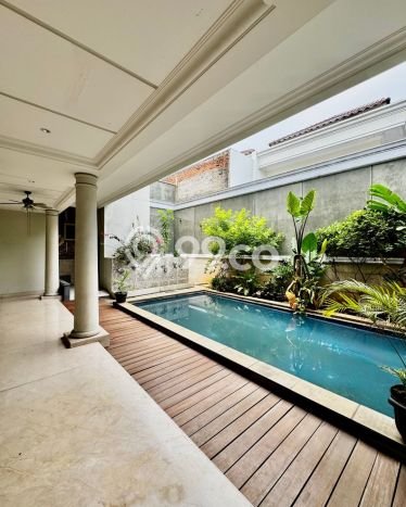 Hunian Mewah Siap Huni LT 331m2 di Kebayoran Baru, Jakarta Selatan Hunian Mewah Siap Huni LT 331m2 di Kebayoran Baru, Jakarta Selatan