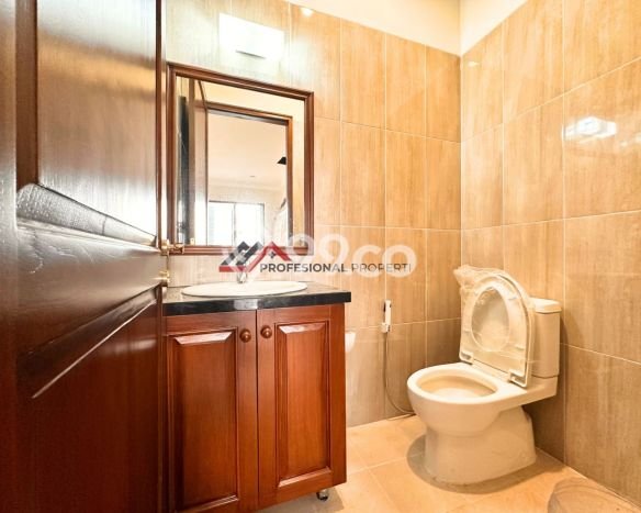 Dijual Rumah Luas Elegan Dengan View Cantik di Lebak Bulus, Jakarta Selatan Dijual Rumah Luas Elegan Dengan View Cantik di Lebak Bulus, Jakarta Selatan