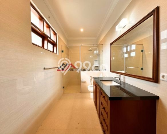 Dijual Rumah Luas Elegan Dengan View Cantik di Lebak Bulus, Jakarta Selatan Dijual Rumah Luas Elegan Dengan View Cantik di Lebak Bulus, Jakarta Selatan