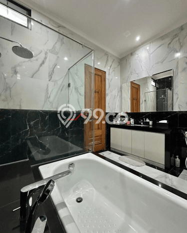 For Sale! Luxury House LT 233m2 Desain Elegan di Lebak Bulus For Sale! Luxury House LT 233m2 Desain Elegan di Lebak Bulus