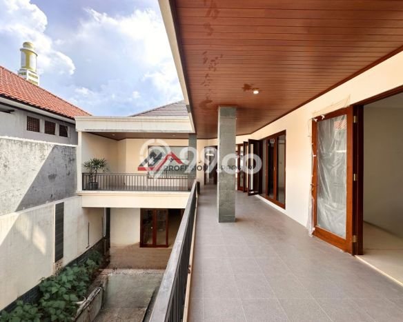 Dijual Rumah Luas Elegan Dengan View Cantik di Lebak Bulus, Jakarta Selatan Dijual Rumah Luas Elegan Dengan View Cantik di Lebak Bulus, Jakarta Selatan