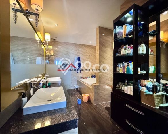 Rumah Mewah LB 400m2 Siap Pakai Desain Elegan di Bintaro, Tangerang Selatan Rumah Mewah LB 400m2 Siap Pakai Desain Elegan di Bintaro, Tangerang Selatan