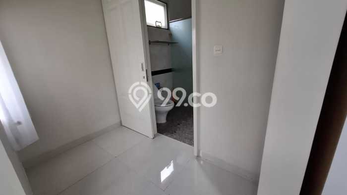 Disewakan! Rumah 4 Kamar Tidur &
4 Kamar Mandi di Lippo Karawaci, Tangerang Disewakan! Rumah 4 Kamar Tidur &
4 Kamar Mandi di Lippo Karawaci, Tangerang