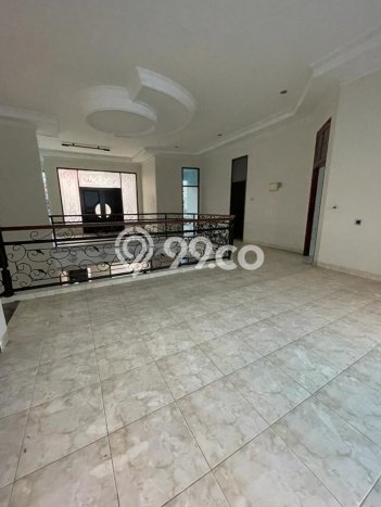 Lokasi strategis! Rumah siap huni dikontrakkan di Dukuh Pakis LB 600m2 Lokasi strategis! Rumah siap huni dikontrakkan di Dukuh Pakis LB 600m2