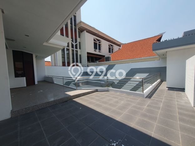 Lokasi strategis! Rumah siap huni disewakan di Sawahan LB 600m2 Lokasi strategis! Rumah siap huni disewakan di Sawahan LB 600m2