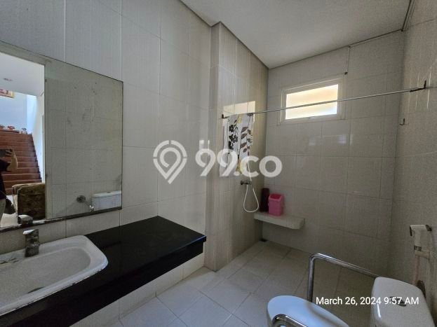 Dijual Rumah Premium dengan Fasilitas Sekitar Lengkap di Dukuh Pakis, Surabaya Dijual Rumah Premium dengan Fasilitas Sekitar Lengkap di Dukuh Pakis, Surabaya