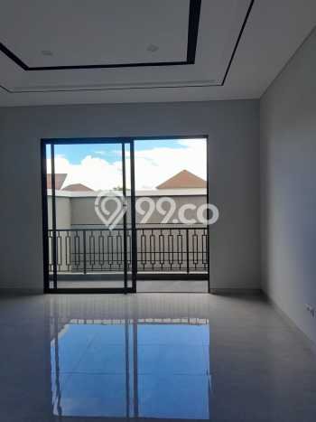 Rumah Exclusive LT 330m2m² / LB 650m2m² di Kawasan Asri , Surabaya Rumah Exclusive LT 330m2m² / LB 650m2m² di Kawasan Asri , Surabaya