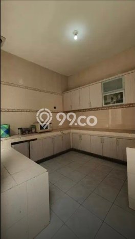 Jarang Ada! Rumah Sewa 5 Kamar Bagus Siap Huni Surabaya Kota Jarang Ada! Rumah Sewa 5 Kamar Bagus Siap Huni Surabaya Kota