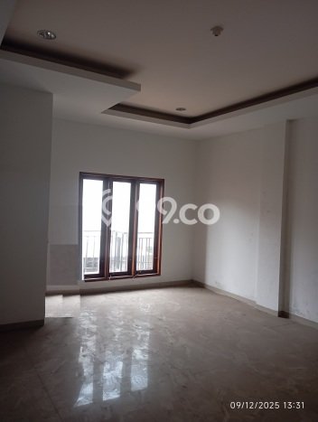 For Sale Rumah 4 Kamar Lokasi Strategis Nyaman dan Strategis di Kebon Jeruk For Sale Rumah 4 Kamar Lokasi Strategis Nyaman dan Strategis di Kebon Jeruk
