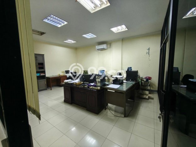 Ruko Dijual di Jakarta Pusat LT 135m2 & LB 430m2 Lokasi Terbaik! Ruko Dijual di Jakarta Pusat LT 135m2 & LB 430m2 Lokasi Terbaik!