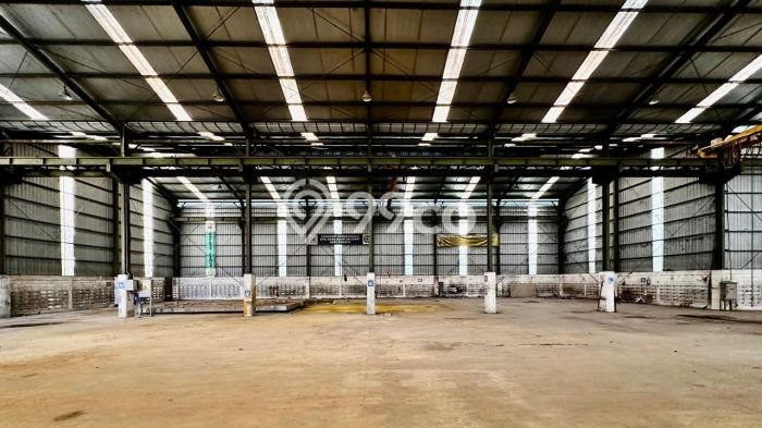 LOKASI STRATEGIS! Gudang di Setu, Luas 1700m², Akses Strategis LOKASI STRATEGIS! Gudang di Setu, Luas 1700m², Akses Strategis
