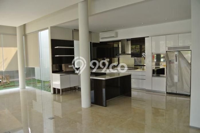 SPECIAL RATE! Rumah area Cilandak, 4 KM, Lingkungan Sejuk, Luas 600m² LB 450m² SPECIAL RATE! Rumah area Cilandak, 4 KM, Lingkungan Sejuk, Luas 600m² LB 450m²