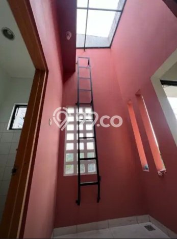 Lokasi terbaik! Rumah siap pakai disewakan di Cinere LB 130m2 Lokasi terbaik! Rumah siap pakai disewakan di Cinere LB 130m2