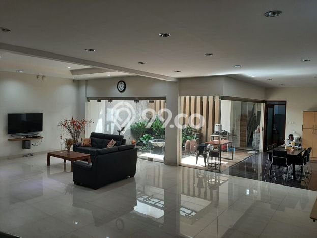 Ready to Use! Premium House LT 288m2 Desain Elegan di Taman Kopo Indah Ready to Use! Premium House LT 288m2 Desain Elegan di Taman Kopo Indah