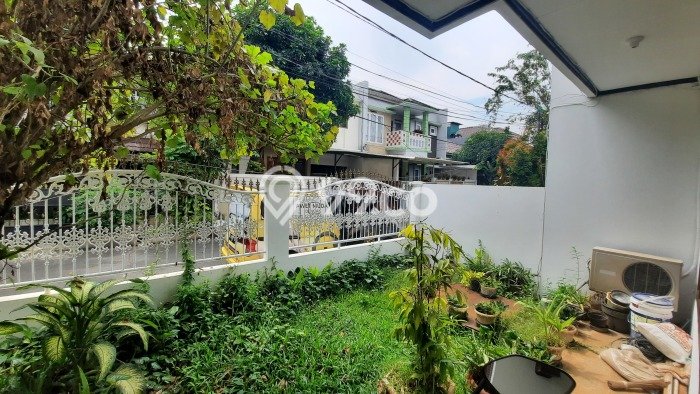 Ready to Use! Luxury House LT 175m2 Desain Elegan di Meruya Ready to Use! Luxury House LT 175m2 Desain Elegan di Meruya