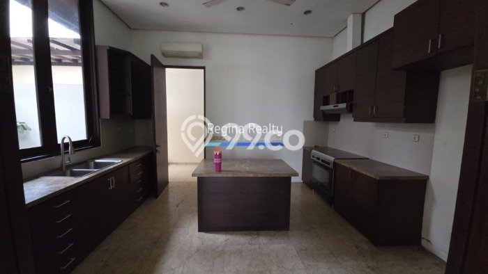 Ready to Use! Luxury House LT 1028m2 Desain Modern di Pejaten Ready to Use! Luxury House LT 1028m2 Desain Modern di Pejaten