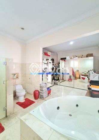 Hunian Mewah LB 450m2 Siap Pakai Desain Elegan di Bintaro, Jakarta Selatan Hunian Mewah LB 450m2 Siap Pakai Desain Elegan di Bintaro, Jakarta Selatan