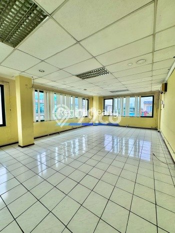 FOR SALE! Ruko di Kebayoran Baru Jakarta Selatan, LT 102m2, LB 500m2 FOR SALE! Ruko di Kebayoran Baru Jakarta Selatan, LT 102m2, LB 500m2