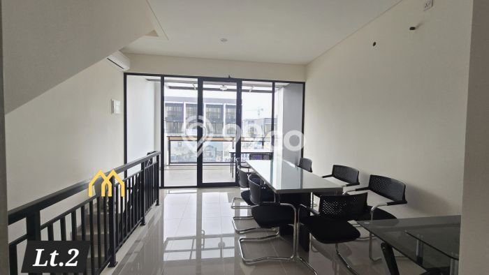 Ruko Strategis Kawasan Gading Serpong, Luas 135m², Mainroad, Tingkat Keramaian Tinggi Ruko Strategis Kawasan Gading Serpong, Luas 135m², Mainroad, Tingkat Keramaian Tinggi