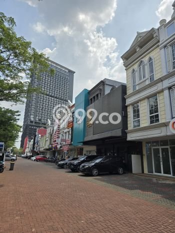 LOKASI STRATEGIS! Ruko Disewakan di Gading Serpong, Luas 200m², Area Berkembang LOKASI STRATEGIS! Ruko Disewakan di Gading Serpong, Luas 200m², Area Berkembang