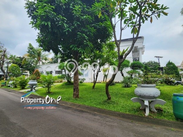 Rumah Eksklusif Siap Huni LT 300m2 di BSD, Tangerang Selatan Rumah Eksklusif Siap Huni LT 300m2 di BSD, Tangerang Selatan