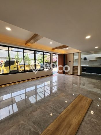 Hunian Elit LB 180m2 Siap Pakai Desain Elegan di Veteran, Jakarta Selatan Hunian Elit LB 180m2 Siap Pakai Desain Elegan di Veteran, Jakarta Selatan