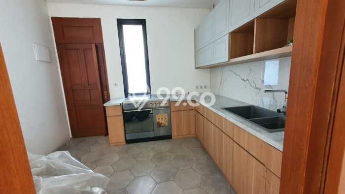 For Sale! Luxury House LT 187m2 Desain Modern di Lebak Bulus For Sale! Luxury House LT 187m2 Desain Modern di Lebak Bulus