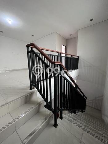 Dijual Rumah Luas Elegan Dengan View Cantik di Lebak Bulus, Jakarta Selatan Dijual Rumah Luas Elegan Dengan View Cantik di Lebak Bulus, Jakarta Selatan