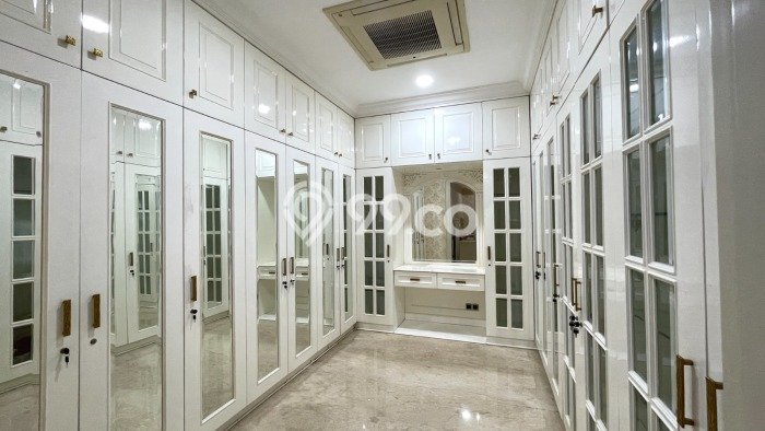 Rumah Mewah LB 1200m2 Siap Huni Desain Elegan di Pondok Indah, Jakarta Selatan Rumah Mewah LB 1200m2 Siap Huni Desain Elegan di Pondok Indah, Jakarta Selatan
