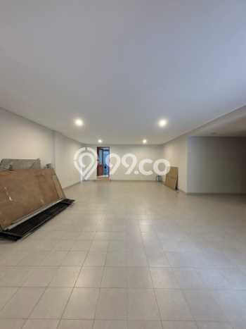 Ready to Use! Luxury House LT 250m2 Desain Modern di Cipete Ready to Use! Luxury House LT 250m2 Desain Modern di Cipete