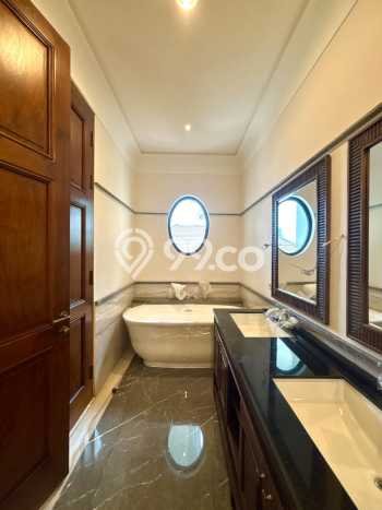 Ready to Use! Luxury House LT 250m2 Desain Modern di Cipete Ready to Use! Luxury House LT 250m2 Desain Modern di Cipete