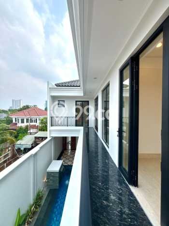 Ready to Use! Luxury House LT 250m2 Desain Modern di Cipete Ready to Use! Luxury House LT 250m2 Desain Modern di Cipete