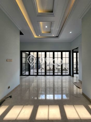 Ready to Use! Luxury House LT 385m2 Desain Modern di Cipete Ready to Use! Luxury House LT 385m2 Desain Modern di Cipete