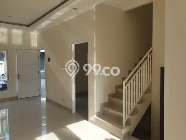 Rumah Luas Asri 3 KT Siap Pakai di Meruya Jakarta Barat Rumah Luas Asri 3 KT Siap Pakai di Meruya Jakarta Barat