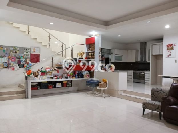 Dijual Rumah Mewah Megah Dengan View Cantik di Taman Ratu, Jakarta Barat Dijual Rumah Mewah Megah Dengan View Cantik di Taman Ratu, Jakarta Barat