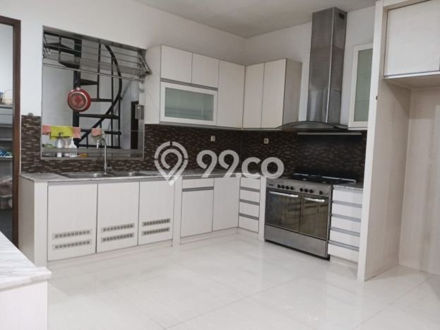 Dijual Rumah Mewah Megah Dengan View Cantik di Taman Ratu, Jakarta Barat Dijual Rumah Mewah Megah Dengan View Cantik di Taman Ratu, Jakarta Barat