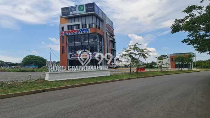 FOR SALE! Ruko di Makassar Makassar, LT 60m2, LB 115m2 FOR SALE! Ruko di Makassar Makassar, LT 60m2, LB 115m2
